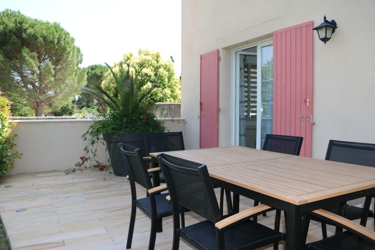 Charmante Maison De Village Cucuron Exterior foto